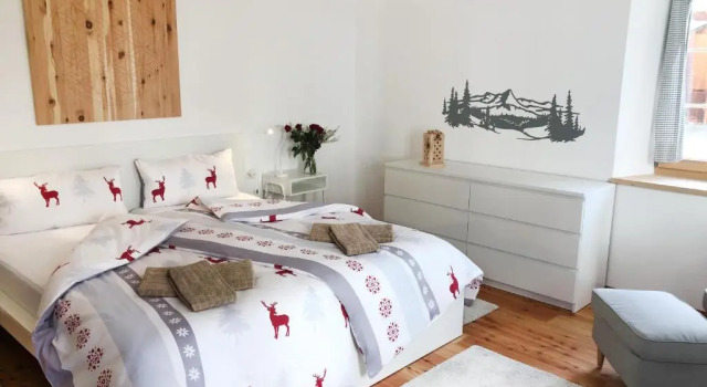 Moderne helle Ferienwohnung 1-6 Pers - Chasa32 in Guarda, Book Hotel Guarda Scuol