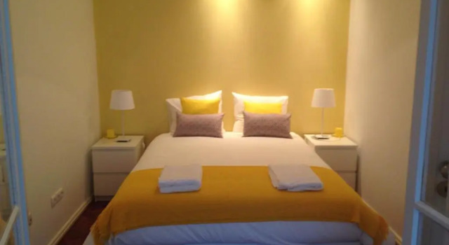 4U Lisbon II Guesthouse, Забронировать Отель Алваладе Лиссабон, рядом с Аэропорту