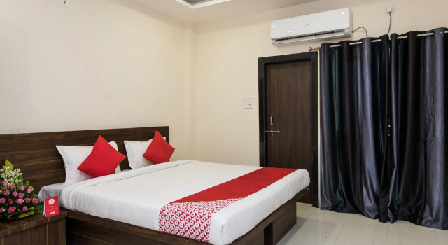 OYO 15823 Hotel Richmond Inn