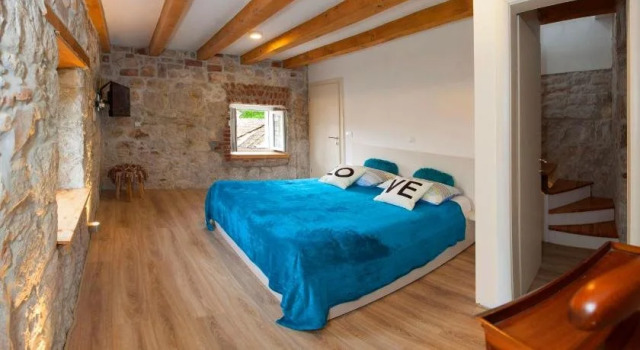 Veli Varos Apartments, Prenota Appartamento Hotel a Croatian Islands con piscina, Piscina