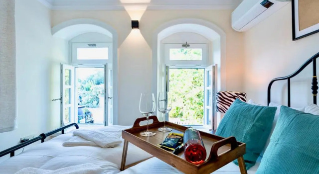MINIQ HOMES 102 - Historical Stone House with Garden Cinema