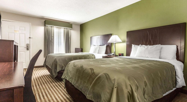 Четырёхместный номер Standard Quality Inn Lancaster