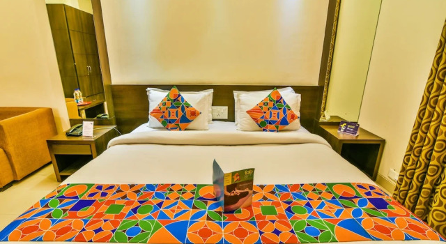 Люкс FabHotel First Star