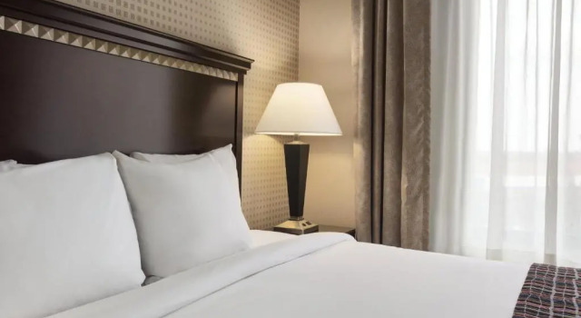 Люкс University Hotel Davis Area by IHG