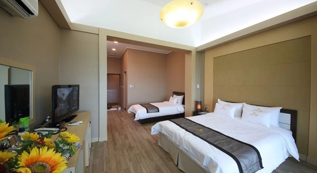 Трёхместный номер Standard Cote Dor Hotel