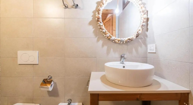 Sea front historic house in the heart of old town, inside torrione aragonese, Buchen Sie Hotel Giovinazzo Metropolitanstadt Bari