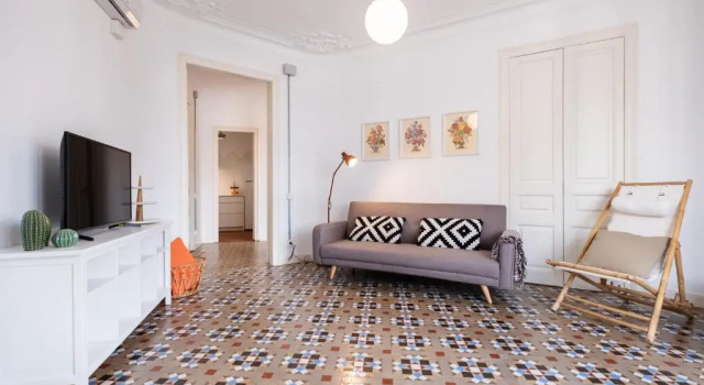 Sunny and Modernist apartment for groups in center, Забронировать Апартаменты/квартира Эшампле Барселона, рядом с Jove Regina Theatre