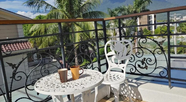 Четырёхместный номер Standard с видом на горы White Palace B&B