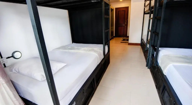 Кровать в общем номере La Plante Siem Reap