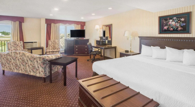 Days Inn by Wyndham Toledo, Buchen Sie Hotel Toledo Ohio