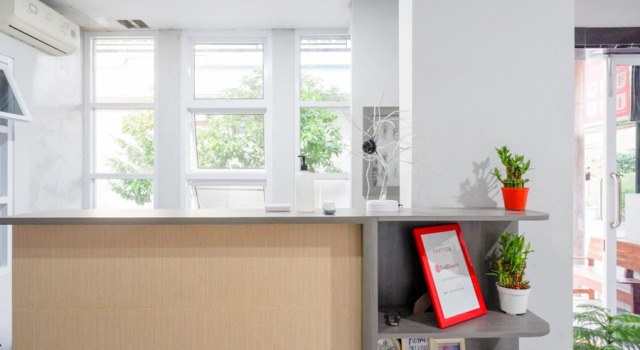 RedDoorz near Jalan Adi Sucipto Solo, Réserver Hôtel Karanganyar Central Java