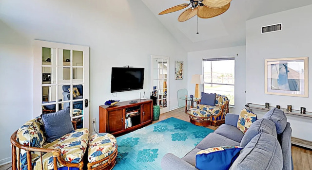 New Listing! Updated W/ Decks, Walk To Beach 2 Bedroom Home, Забронировать Дом для отпуска Галвестон Texas Gulf Coast