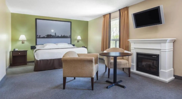 Suite Super 8 by Wyndham Midland