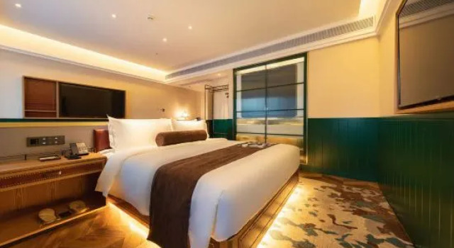 Люкс Deluxe James Joyce Coffetel Hotel (Jinan West Railway Station Convention and Exhibition Center)