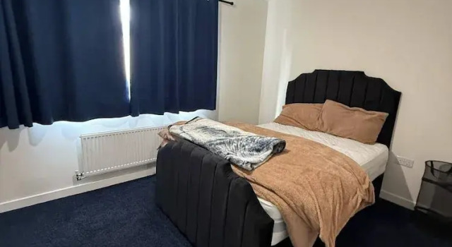 Central 2 Bed Home - Parking, Ev Point, Garden