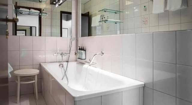 Полулюкс Отель Holt - The Art Hotel