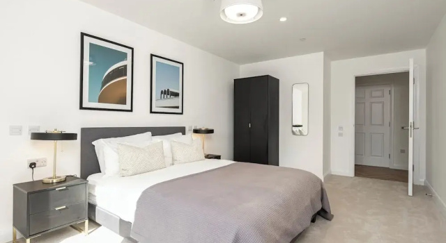 Апартаменты Standard Birchgrove Pepperpot House Exclusively for 65s