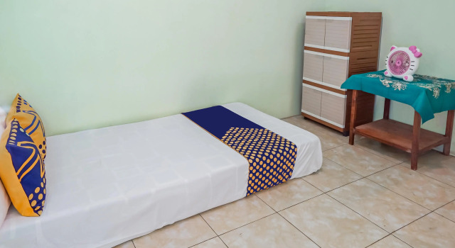 Номер Standard OYO 1283 Guest House Loemajan