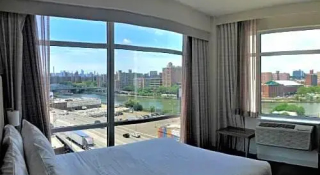 Номер Standard c 1 комнатой с красивым видом из окна Holiday Inn Express-Bronx
