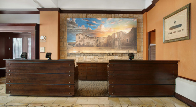 The Emily Morgan Hotel - A DoubleTree by Hilton, Забронировать Отель Отели Сан-Антонио с бассейном, рядом с Квартал исторических искусств Ла Вильита, Бассейн