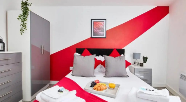 Апартаменты Stylish 2 bed Apt with Free parking, close to CC