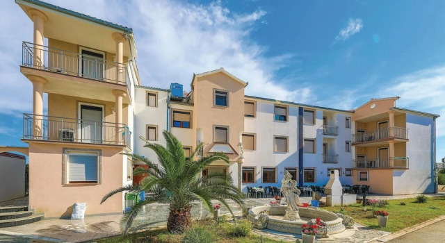 Beautiful Home in Okrug Gornji With Wifi and 1 Bedrooms, Buchen Sie Hotel Hotels in Gespanschaft Split-Dalmatien mit Pool, Schwimmbad