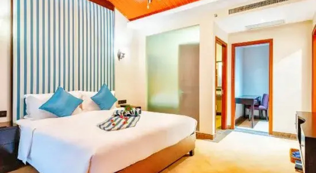 Семейный люкс с видом на бассейн Hainan Yatai Hot Spring Hotel