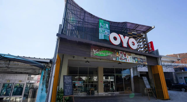 Hotel O Surabaya near Surabaya Town Square formerly Kupang Gunung Residence
