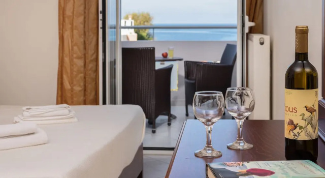 Студия с балконом и с видом на море Sevach Apartments