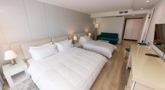 Трёхместный номер Standard с балконом Demi Hotel