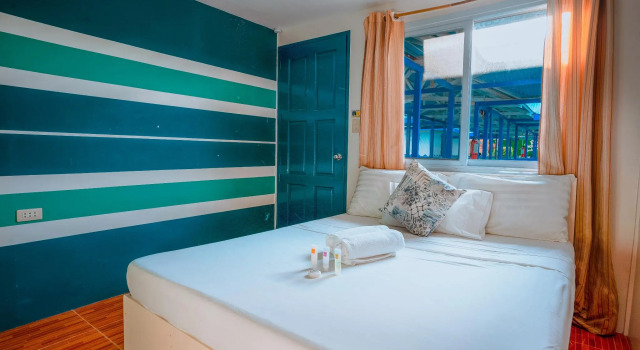 Номер Standard с балконом и с видом на закат Coron Underwater Garden Resort
