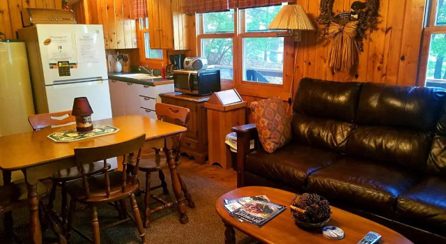 Knotty Pine- Norway, Buchen Sie Hotel Minocqua Wisconsin