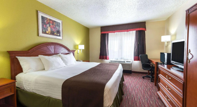 Двухместный номер Baymont by Wyndham Louisville East
