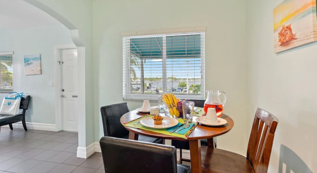 Люкс Standard Hollywood Beachside Boutique Suite