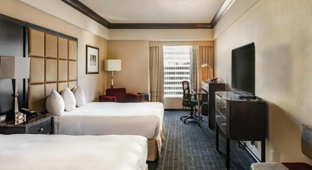 Четырёхместный номер Standard Hotel Bonaventure Montreal