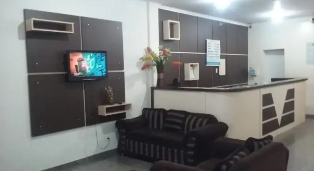 Falls Plaza Hotel