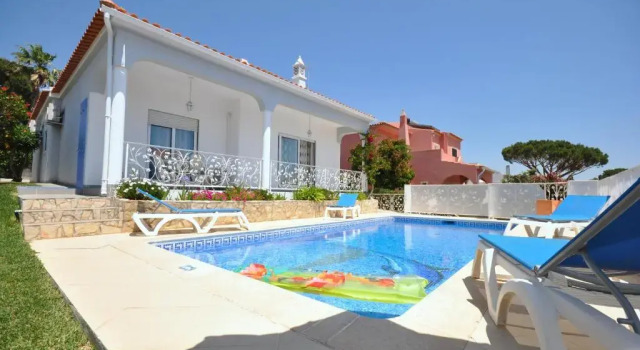 Вилла Charming Villa With Private Pool in Vibrant Vilamoura, Free AC and Wifi