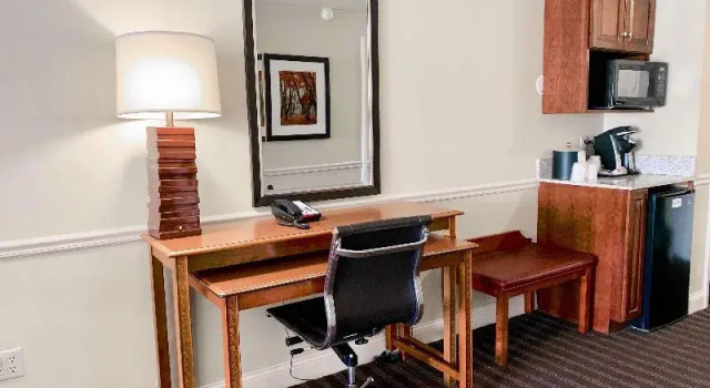 Четырёхместный люкс Best Western Springfield Hotel