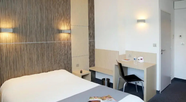 Standard Triple room The Originals City, Hôtel Le Causséa, Castres