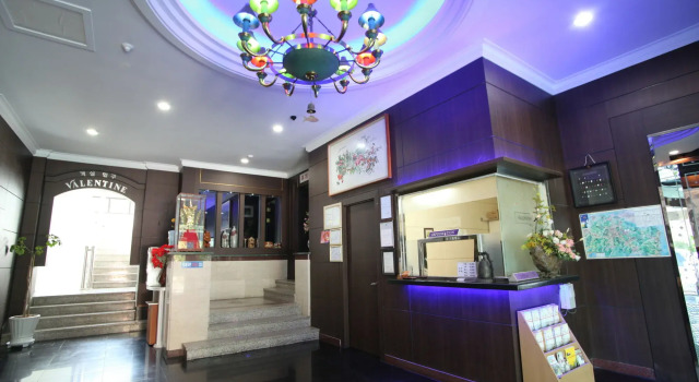 Hotel Valentine Gyeongju, Забронировать Отель Отели провинции Кёнсан-Пукто с парковкой, Парковка