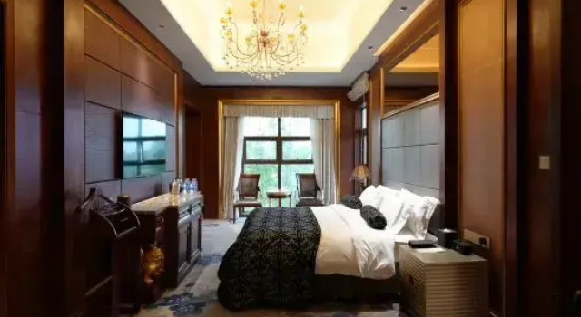 Suite Deluxe River & Holiday Hotel