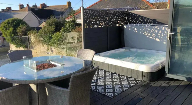 Коттедж Captivating 5-bed House in Porthleven