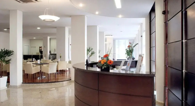 Everest Porto Alegre Hotel, Забронировать Отель Отели в центре Порту-Алегри, в центре