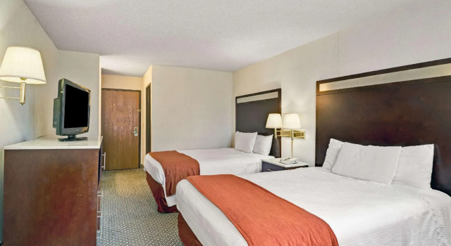 Четырёхместный номер Standard Baymont by Wyndham Washington Court House