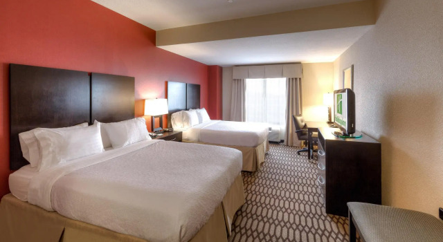 Четырёхместный номер Standard Holiday Inn North Quail Springs by IHG