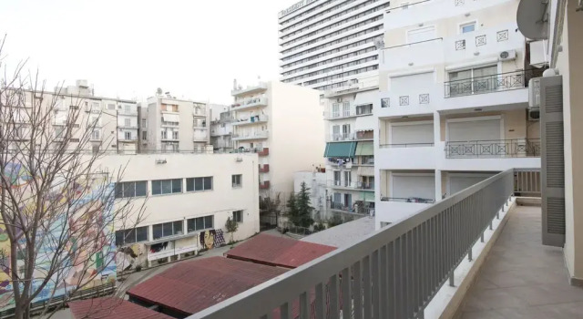 Ambelokipi. Spacious Sunny Apartment