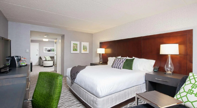 Двухместный полулюкс DoubleTree by Hilton Hotel and Conference Center Chicago North Shore
