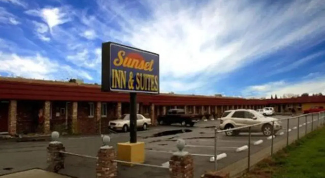 Sunset Inn and Suites West Sacramento, Забронировать Мини-отель Уэст-Сакраменто штат Калифорния