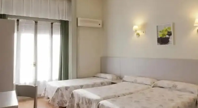 Четырёхместный номер Standard Hostal Andorra