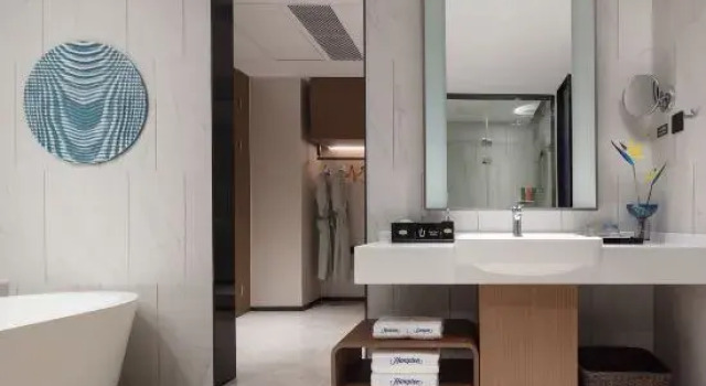 Люкс Hampton by Hilton Qionghai Railway Station